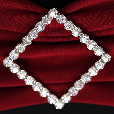 chair band brooch